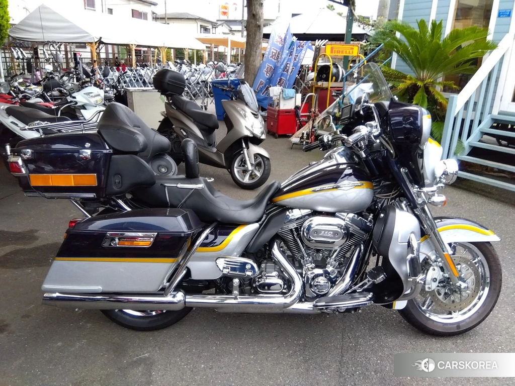 Проданный Harley-Davidson Electra Glide FLHTCUSE1800 CVO 2012 из Японии