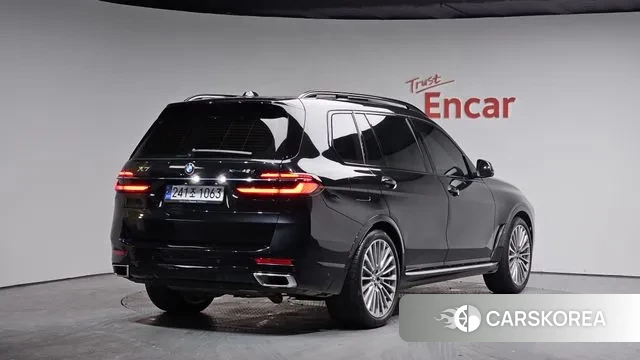 BMW X7 (G07) 2024 Черный из Кореи