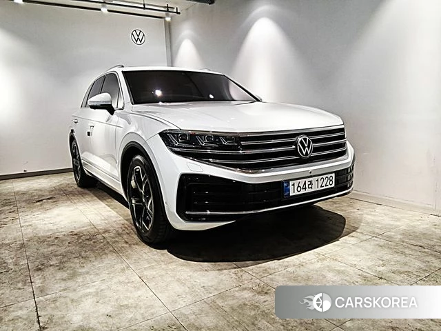 Volkswagen Touareg 3rd generation 2024 Белый из Кореи