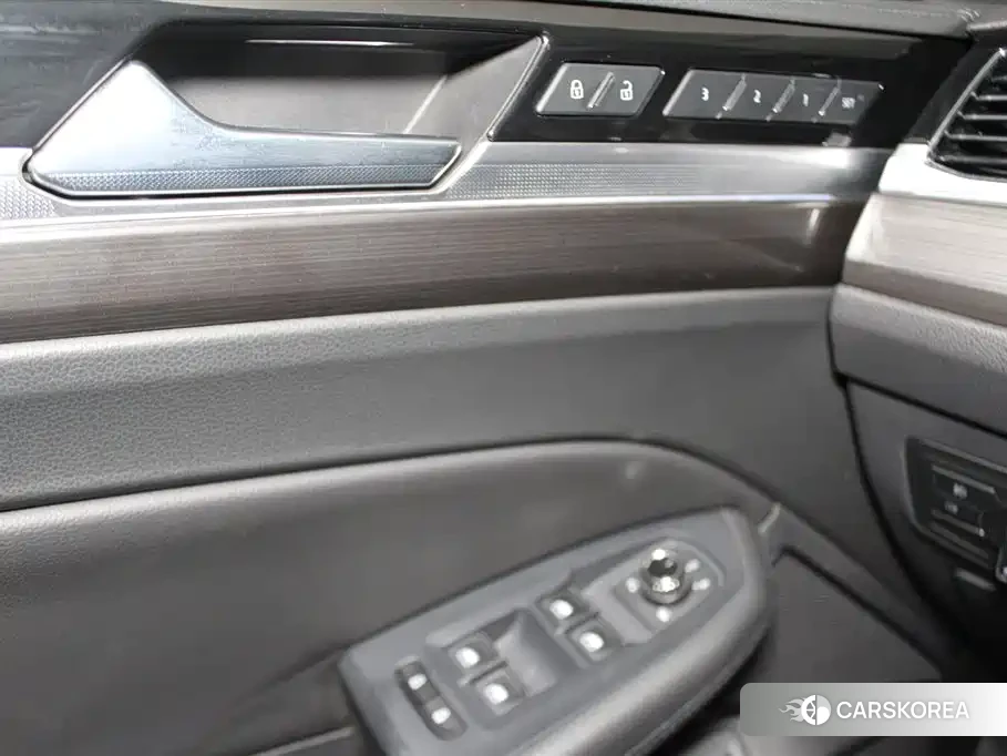 Volkswagen Huiang 2018 Черный из Китая