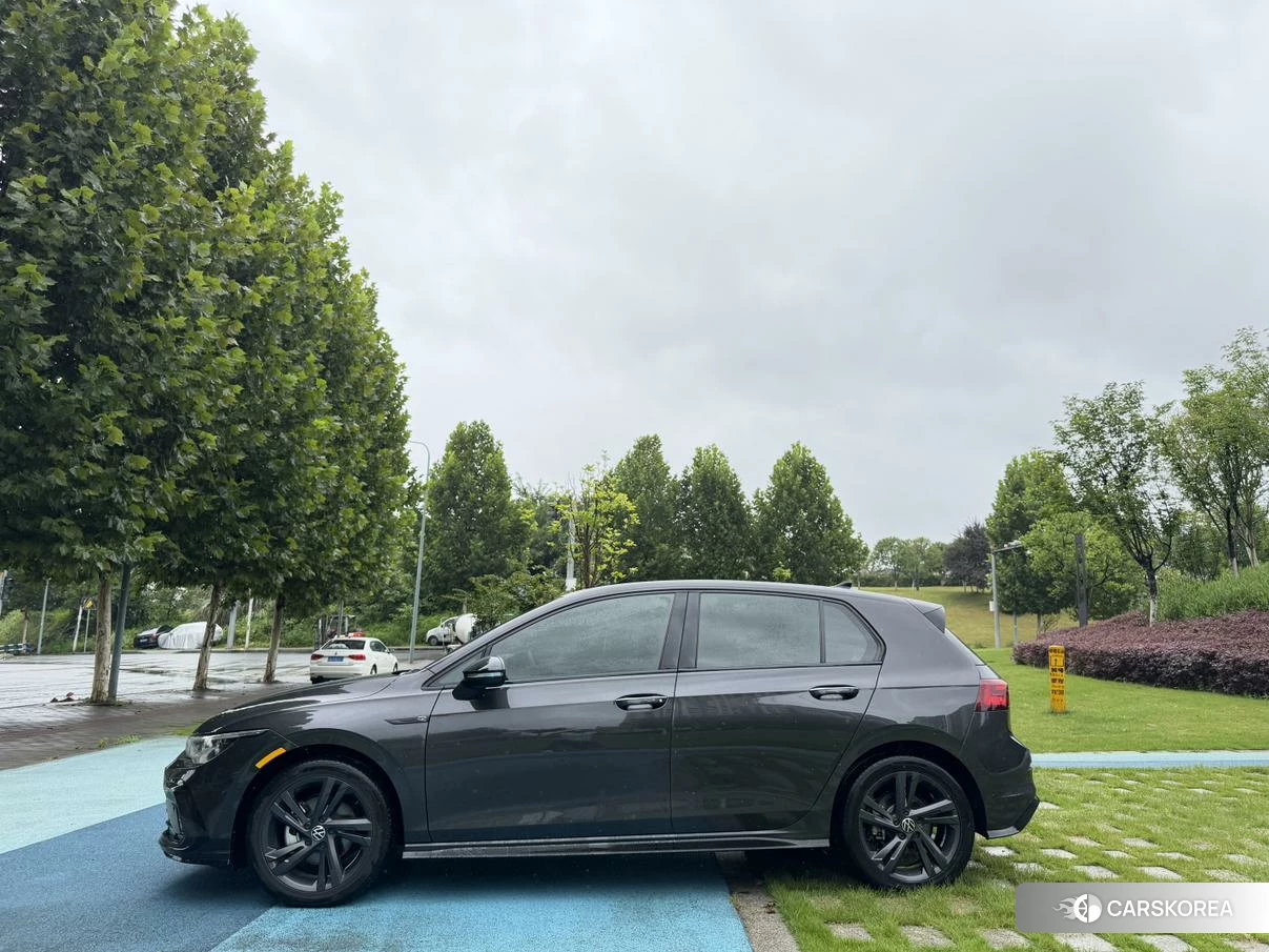 Volkswagen Golf 2023 Черный из Китая