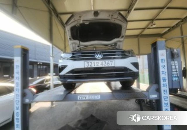 Volkswagen Tiguan second Generation 2022 Белый из Кореи