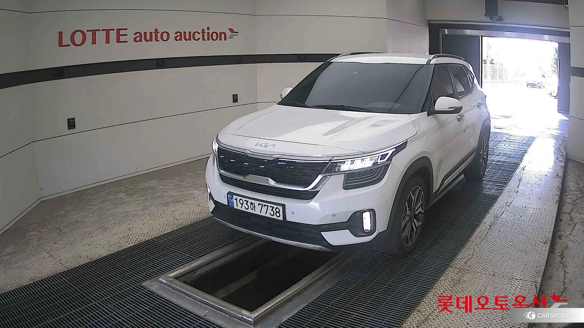 Kia Seltos 2023 Snow White Pearl из Кореи