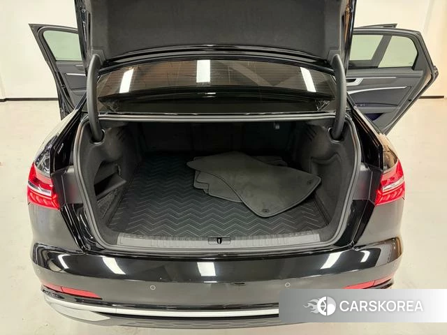 Audi A6L 2024 Черный из Китая