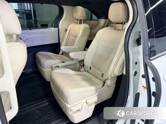 Toyota Grevia 2024 Белый из Китая