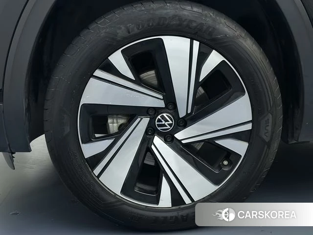 Volkswagen Tourang 2023 Черный из Китая