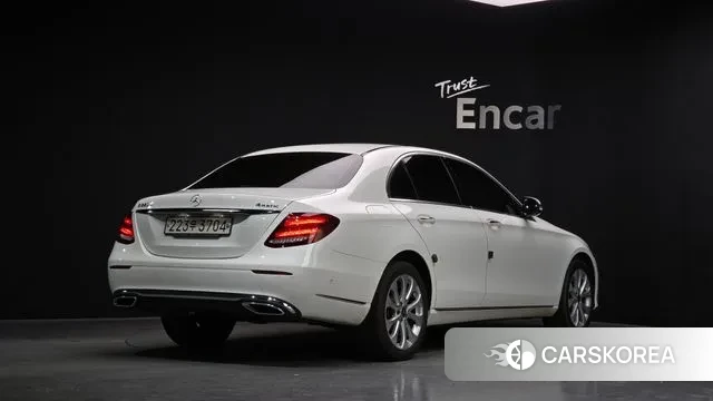 Mercedes-Benz E-Class W213 2020 Белый из Кореи