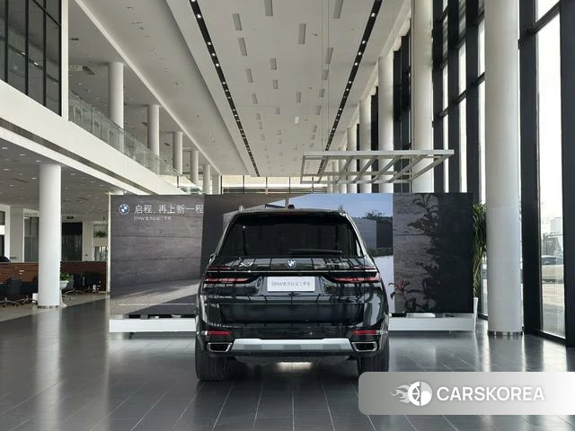 BMW X7 2026 Черный из Китая