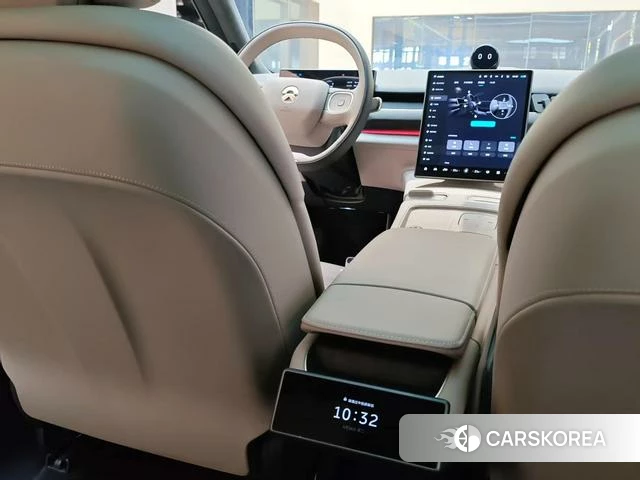 Weilai ES8 2025 Серебристо-серый из Китая