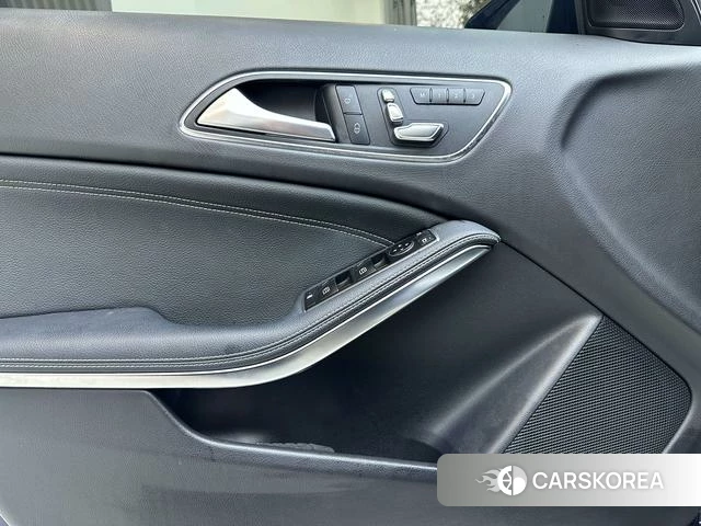Mercedes-Benz GLA 2018 Синий из Китая