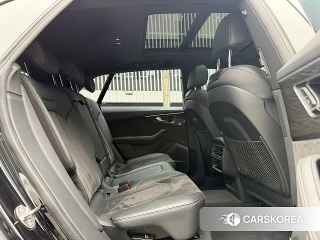 Audi Q8 2021 Черный из Китая