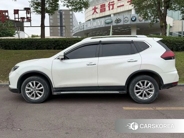 Nissan Qijun 2023 Белый из Китая