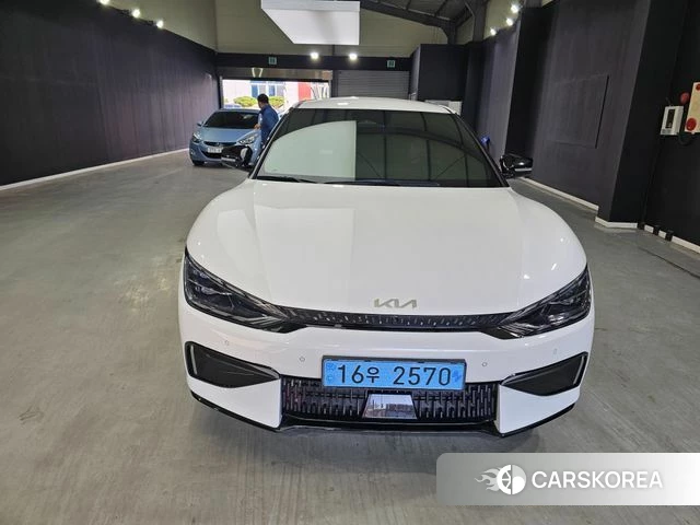 Kia EV6 2023 Белый из Кореи