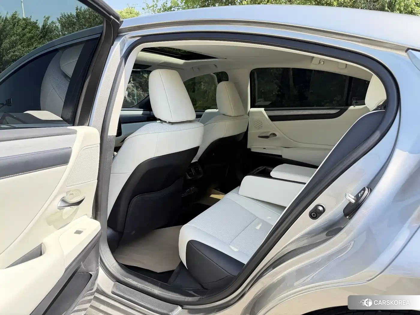 Lexus ES 2025 Silver/gray из Китая