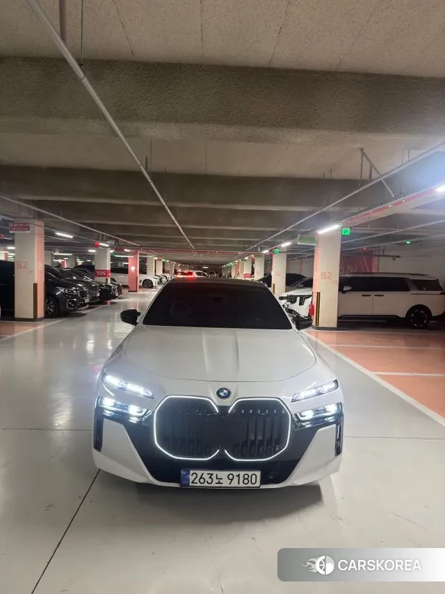 BMW 7 Series (G70) 2023 Белый из Кореи