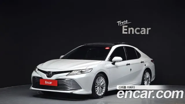 Toyota Camry (XV70) 2019 Белый из Кореи