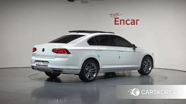Volkswagen Passat GT (B8) 2018 Белый из Кореи