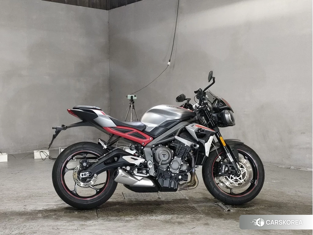 Проданный Triumph STREET TRIPLE R 2021 из Японии