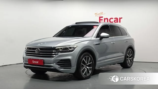 Volkswagen Touareg 3rd generation 2023 Серебряный из Кореи