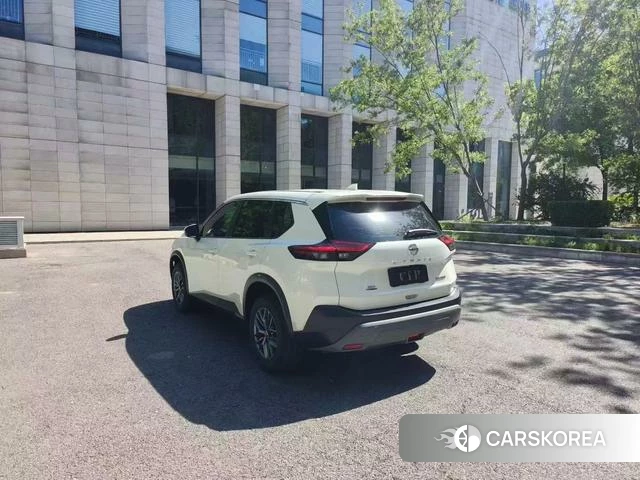Nissan Qijun 2023 Белый из Китая