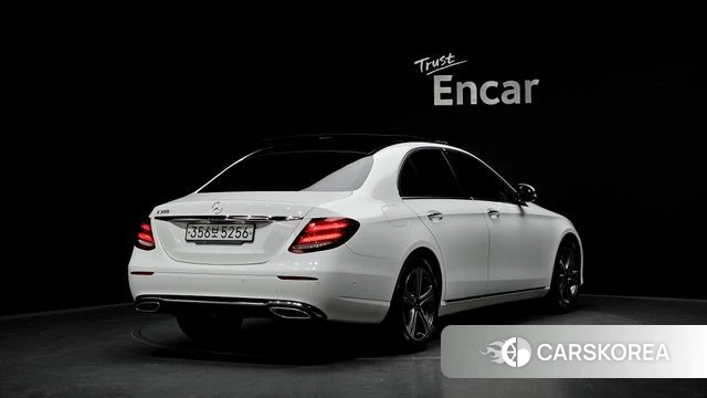 Mercedes-Benz E-Class W213 2019 Белый из Кореи