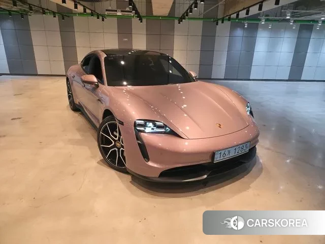 Porsche Taycan 2022 Розовый из Кореи