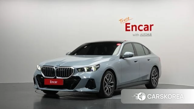 BMW 5 Series (G60) 2025 Небесно-голубой из Кореи
