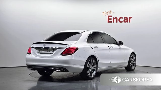 Mercedes-Benz C-Class W205 2018 Белый из Кореи