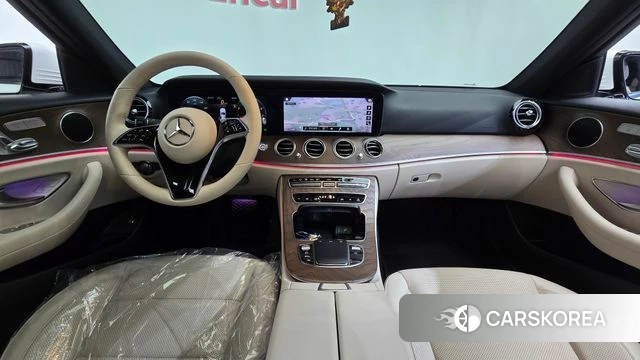 Mercedes-Benz E-Class W213 2021 Белый из Кореи