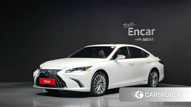 Lexus ES300h 7th generation 2022 Белый из Кореи
