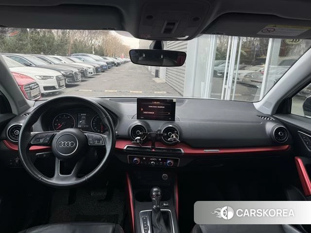 Audi Q2L 2019 Белый из Китая