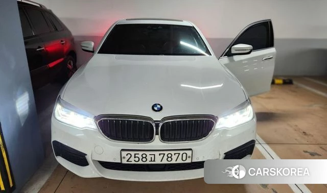 BMW 5 Series (G30) 2018 Белый из Кореи