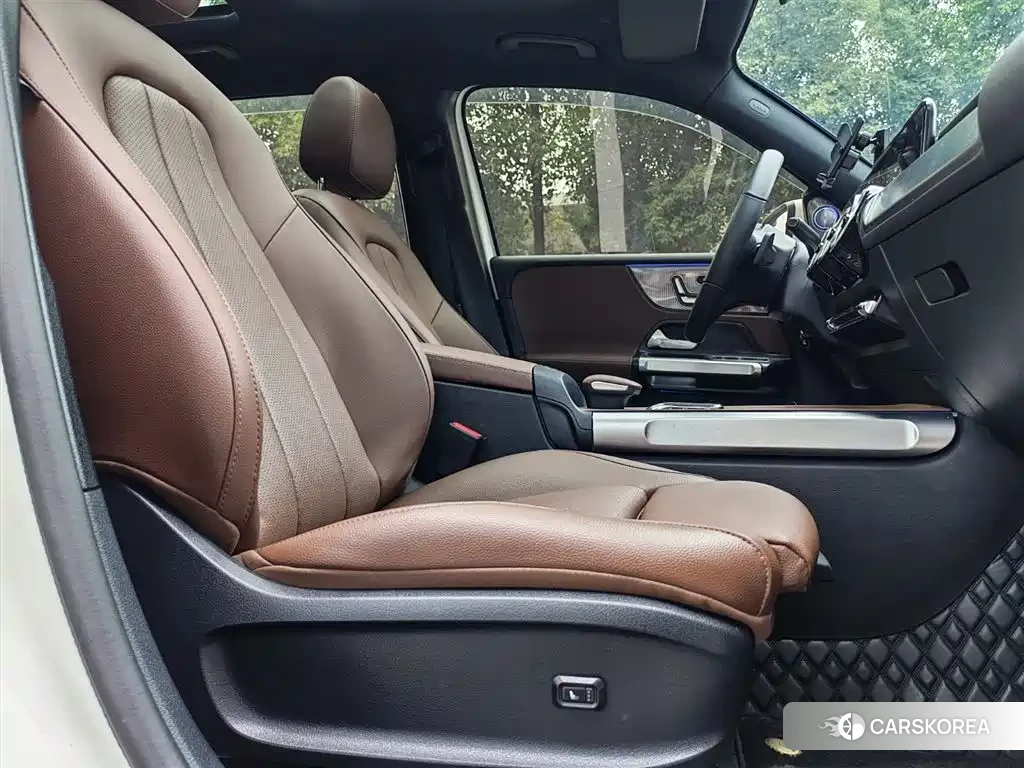 Mercedes-Benz GLB 2023 Белый из Китая