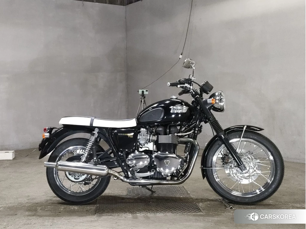 Проданный OTHER TRIUMPH T100 BONNEVILLE 900 2010 из Японии
