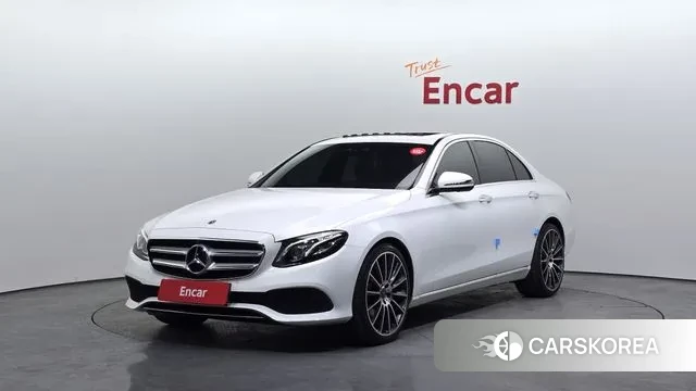 Mercedes-Benz E-Class W213 2018 Белый из Кореи