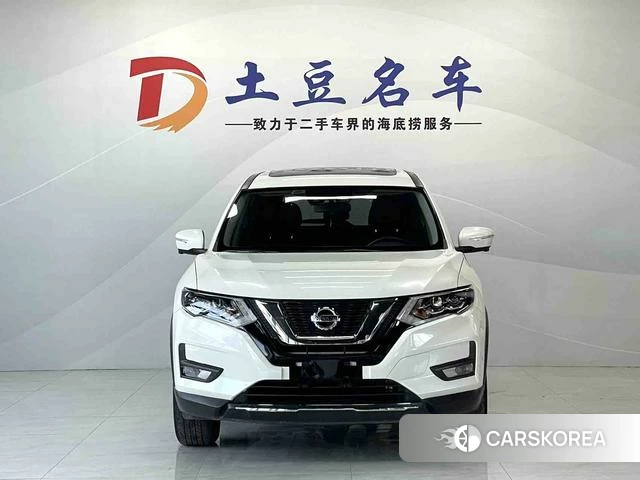 Nissan Qijun 2023 Белый из Китая