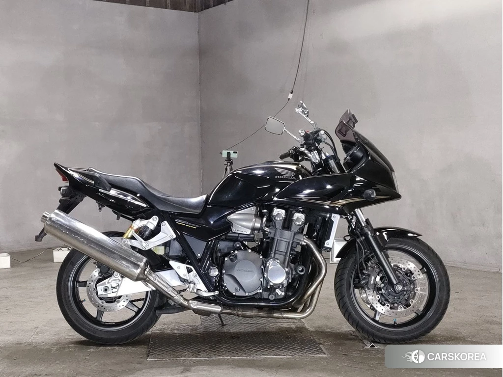 Проданный Honda CB1300SF BOLDOR 2011 из Японии