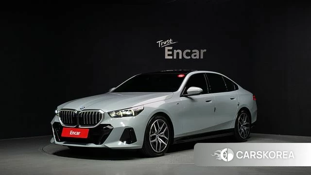 BMW 5 Series (G60) 2024 Серебристо-серый из Кореи