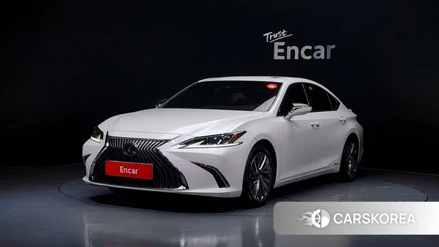 Lexus ES300h 7th generation 2018 Белый из Кореи
