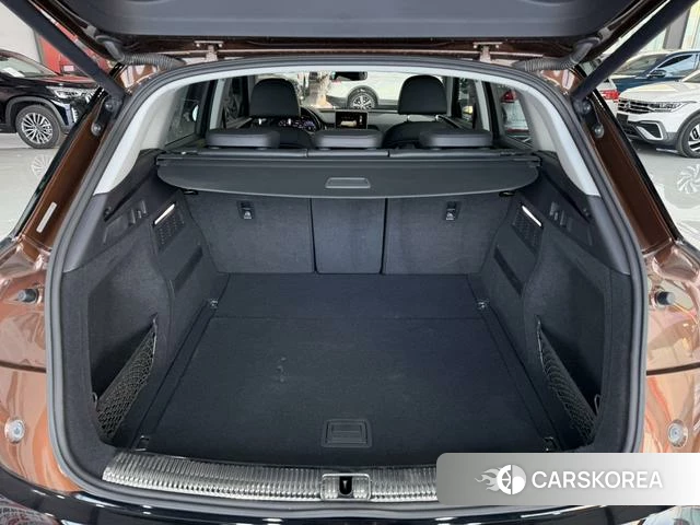 Audi Q5L 2019 Черный из Китая