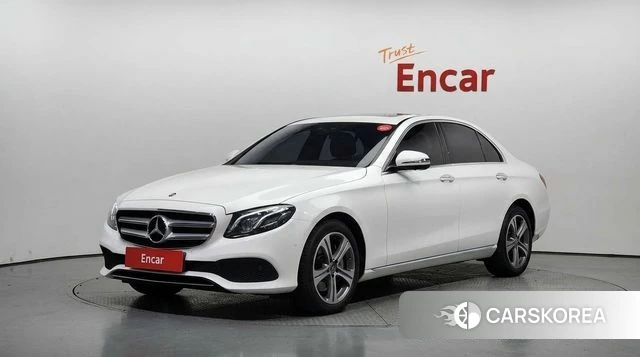 Mercedes-Benz E-Class W213 2018 Белый из Кореи