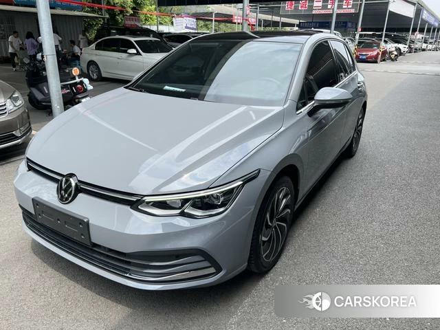 Volkswagen Golf 2025 Серебристо-серый из Китая