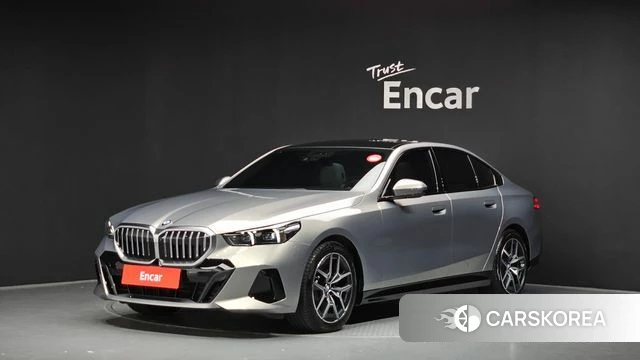 BMW 5 Series (G60) 2025 Песочный из Кореи