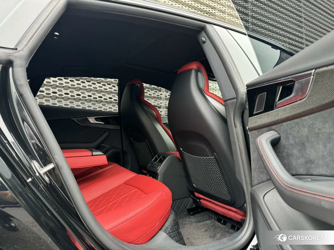 Audi S5 2023 Черный из Китая