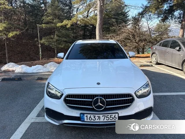Mercedes-Benz E-Class W213 2022 Белый из Кореи