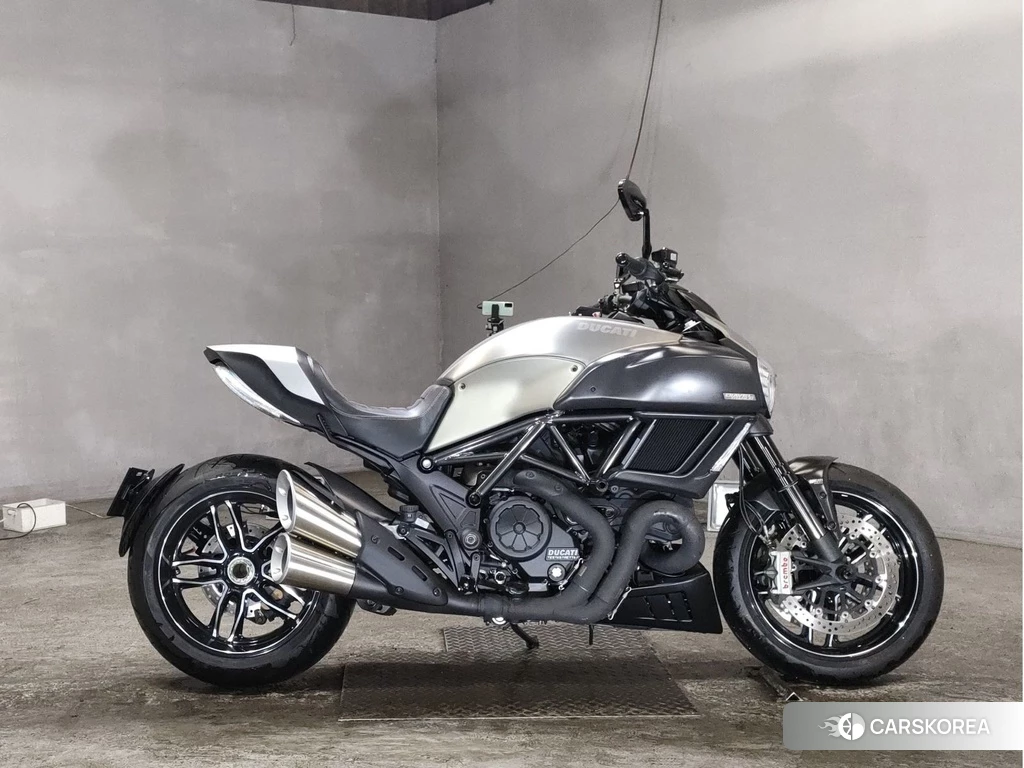 Проданный Ducati DIAVEL TITANIUM 2015 из Японии