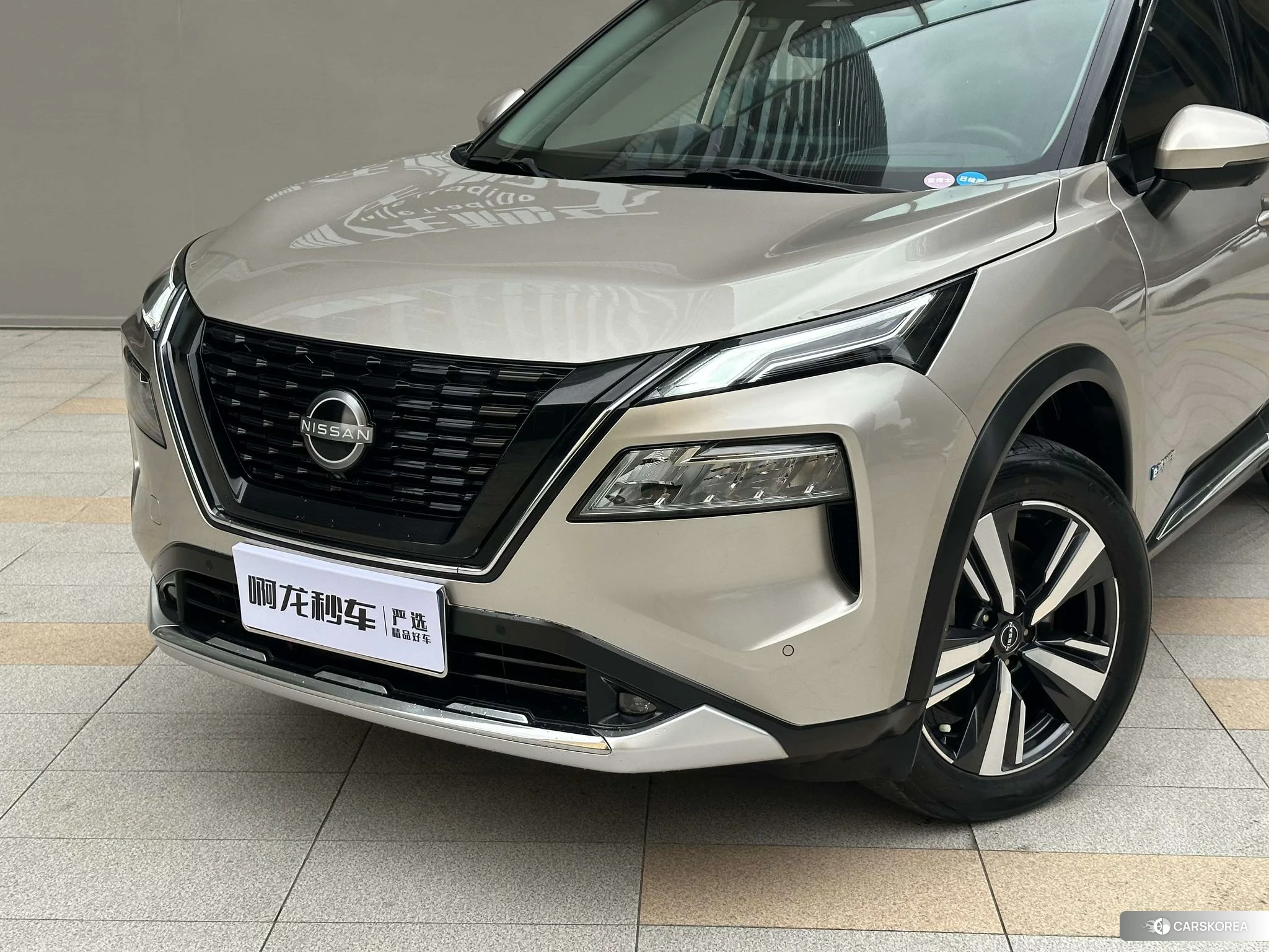 Nissan Qijun 2023 Шампань из Китая