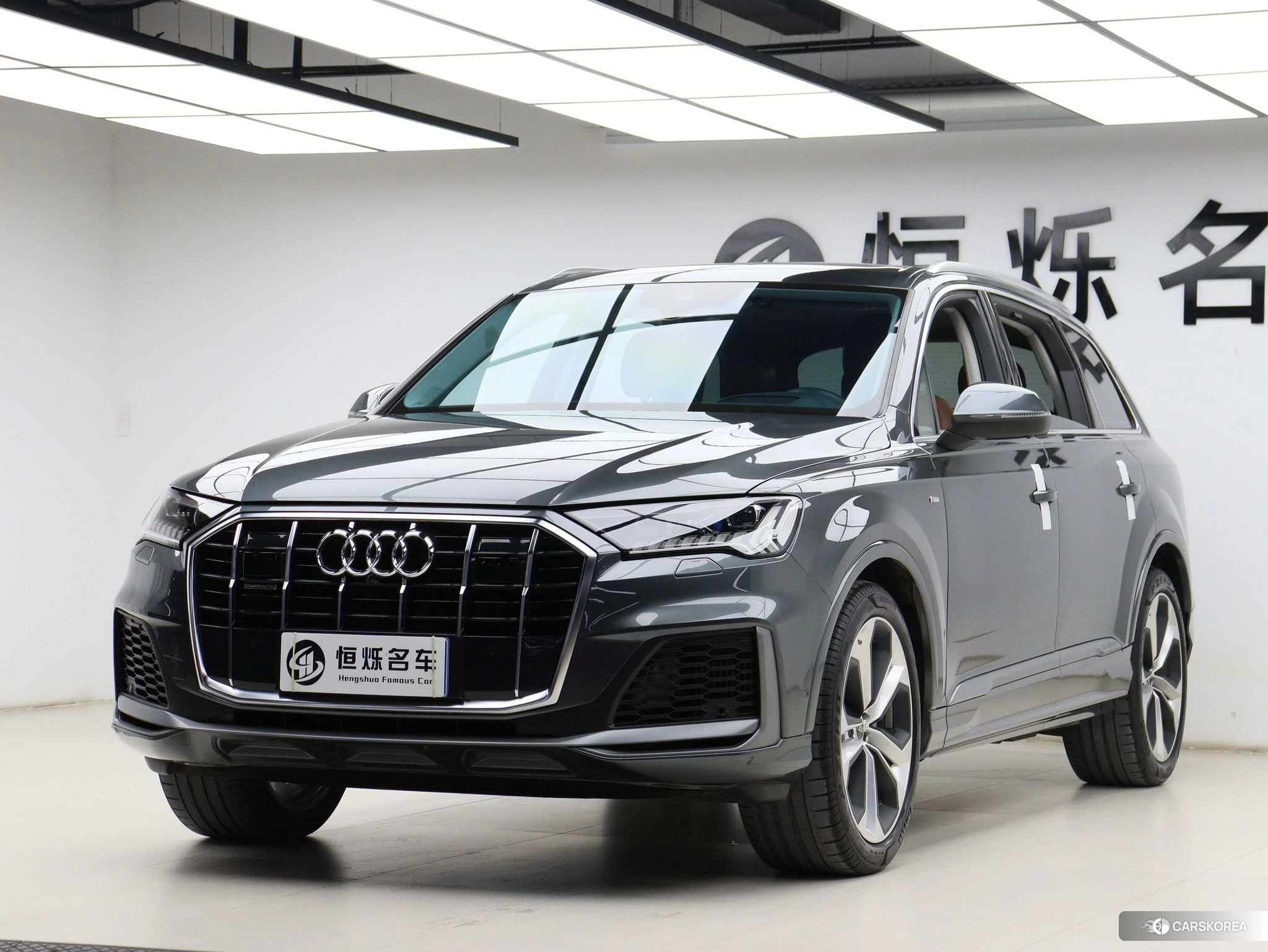 Audi Q7 2020 Черный из Китая