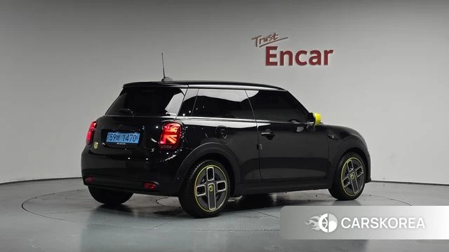 Mini Cooper Electric 2022 Черный из Кореи