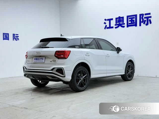 Audi Q2L 2022 Белый из Китая